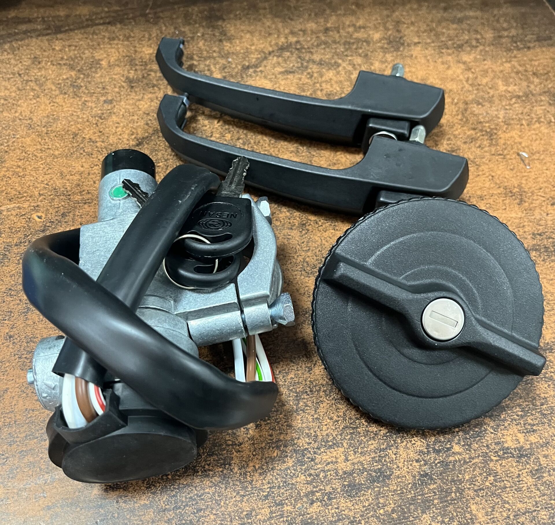 BMC Tm30 Anahtar Seti 3 lü Kontak, Kapı Kolu(2 adet), Depo Kapağı Tek anahtar